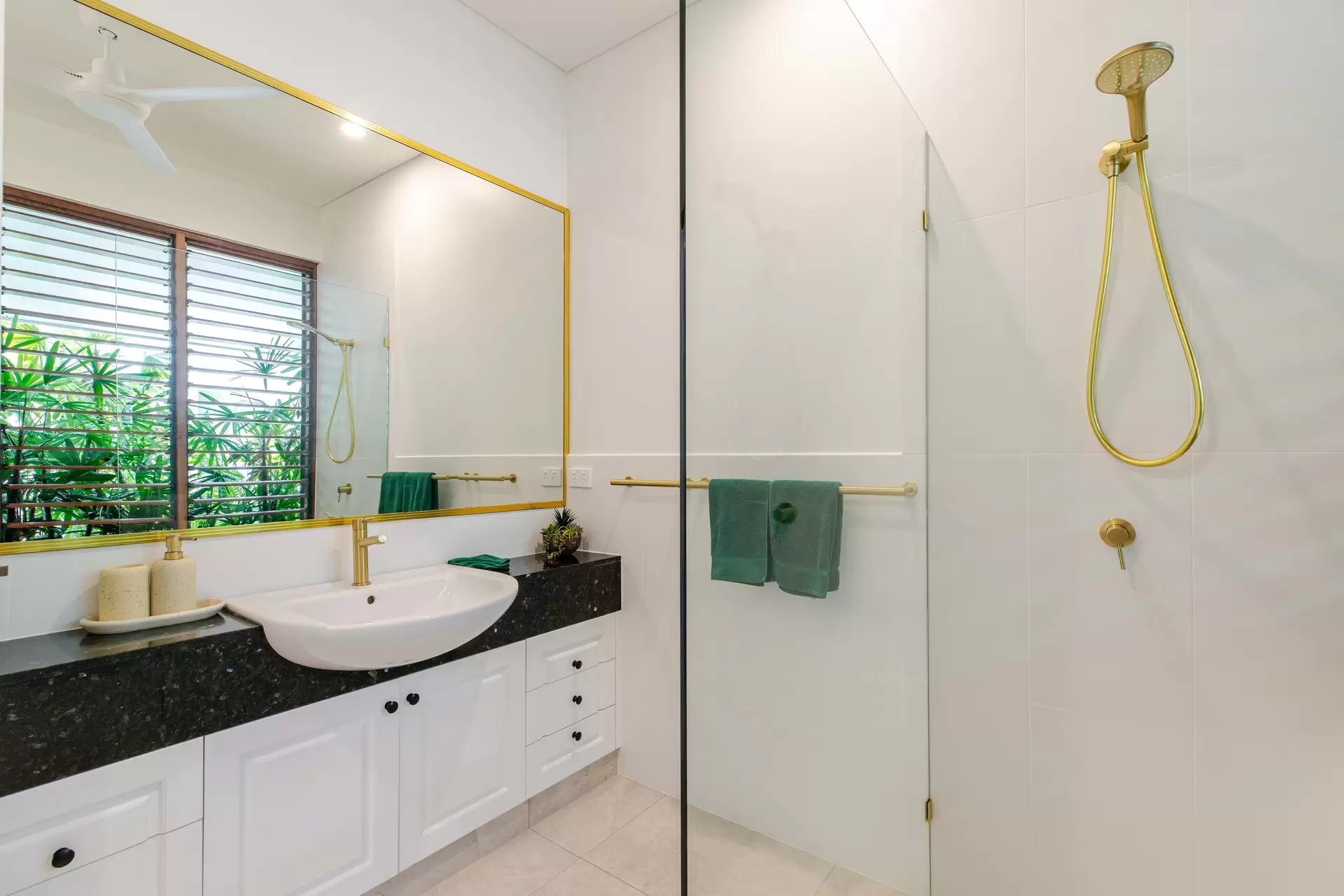 4/6 Davidson Street, Port Douglas Sold by Queensland Sotheby's International Realty - image 1