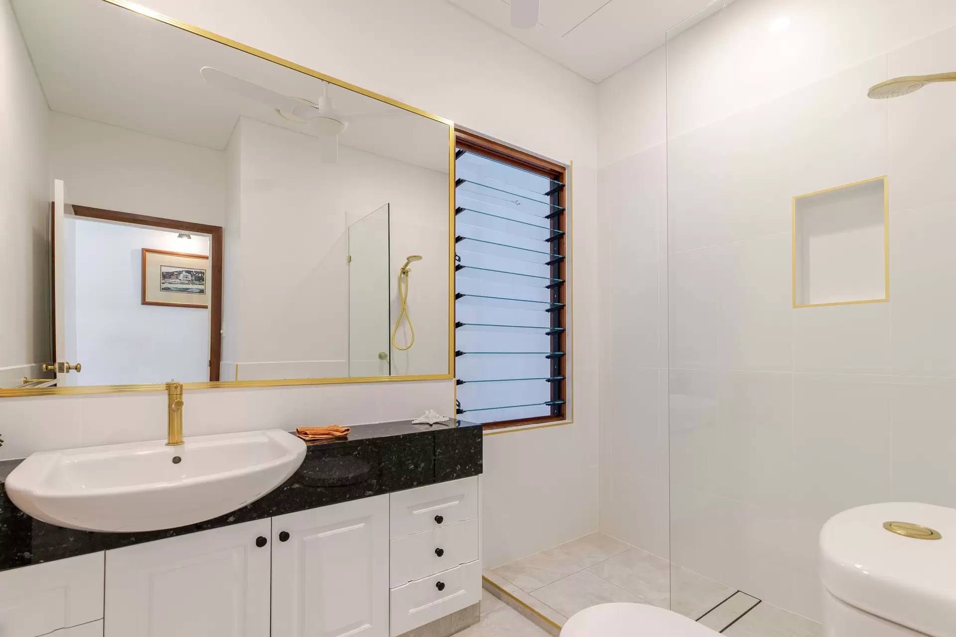 4/6 Davidson Street, Port Douglas Sold by Queensland Sotheby's International Realty - image 1