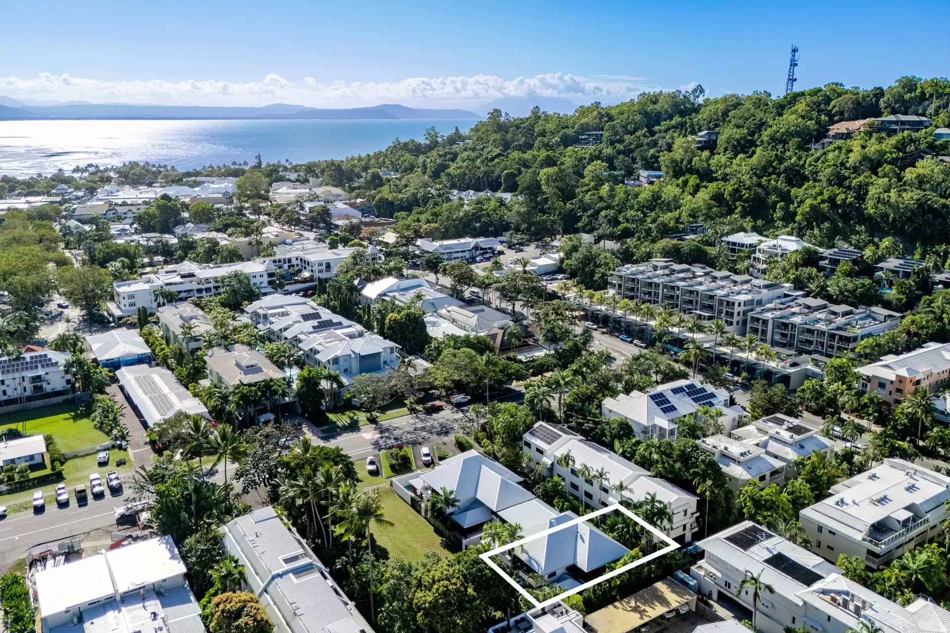 4/6 Davidson Street, Port Douglas Sold by Queensland Sotheby's International Realty - image 1