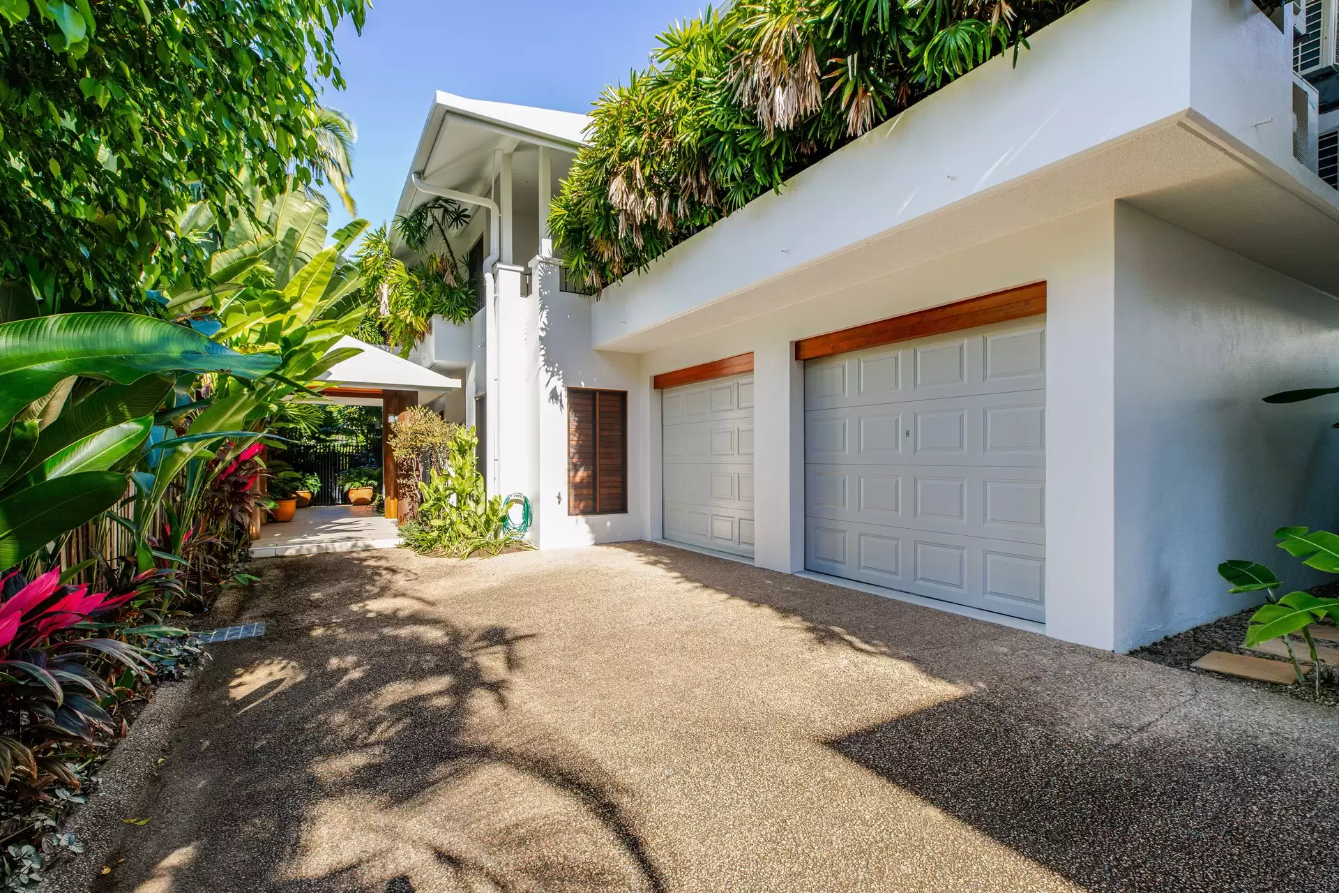 4/6 Davidson Street, Port Douglas Sold by Queensland Sotheby's International Realty - image 1