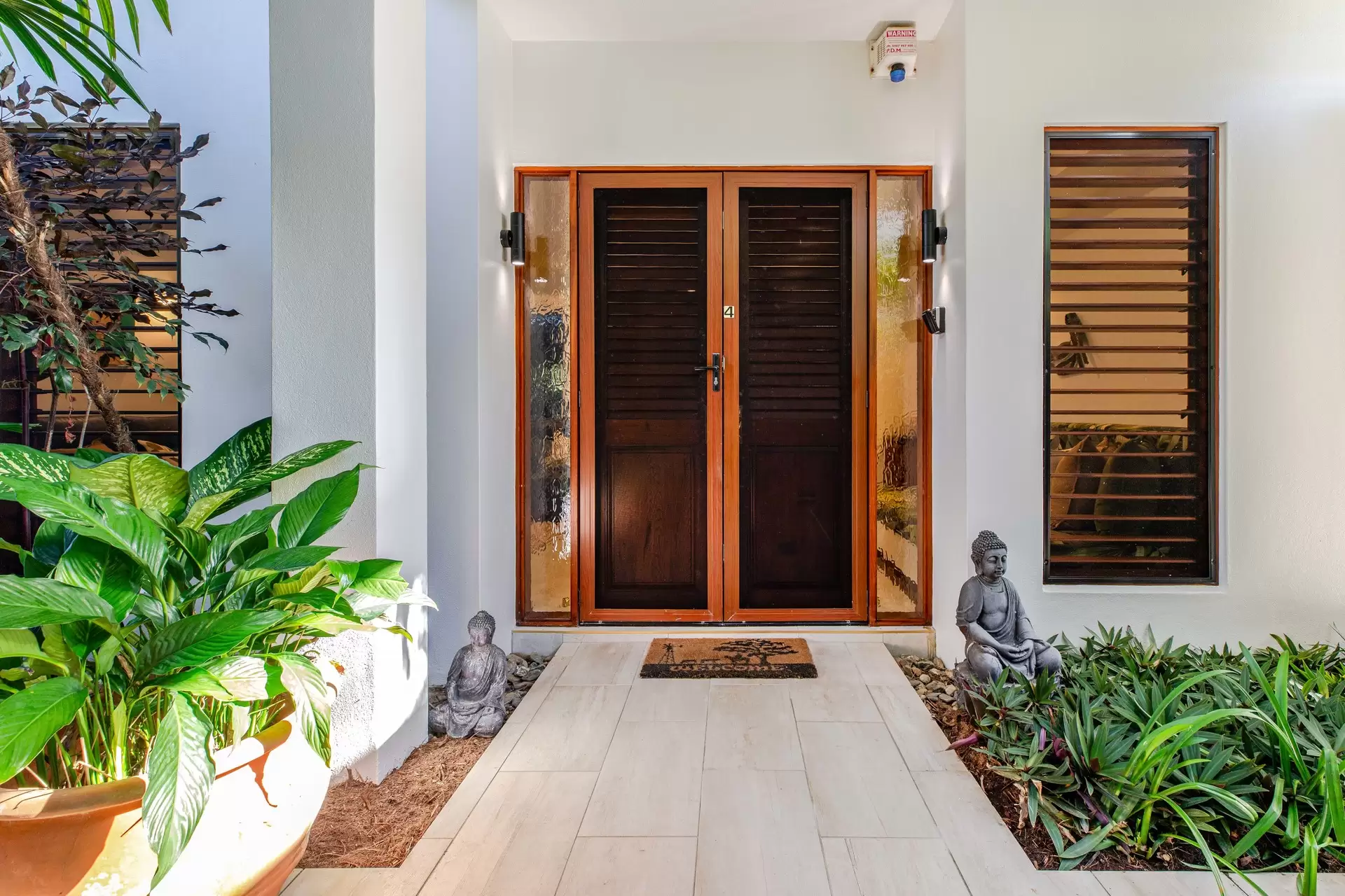 4/6 Davidson Street, Port Douglas Sold by Queensland Sotheby's International Realty - image 1