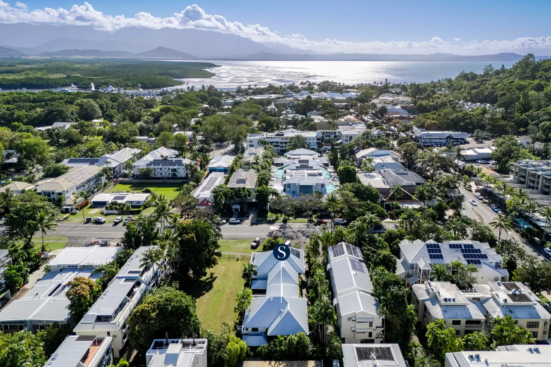 4/6 Davidson Street, Port Douglas Sold by  - image 1