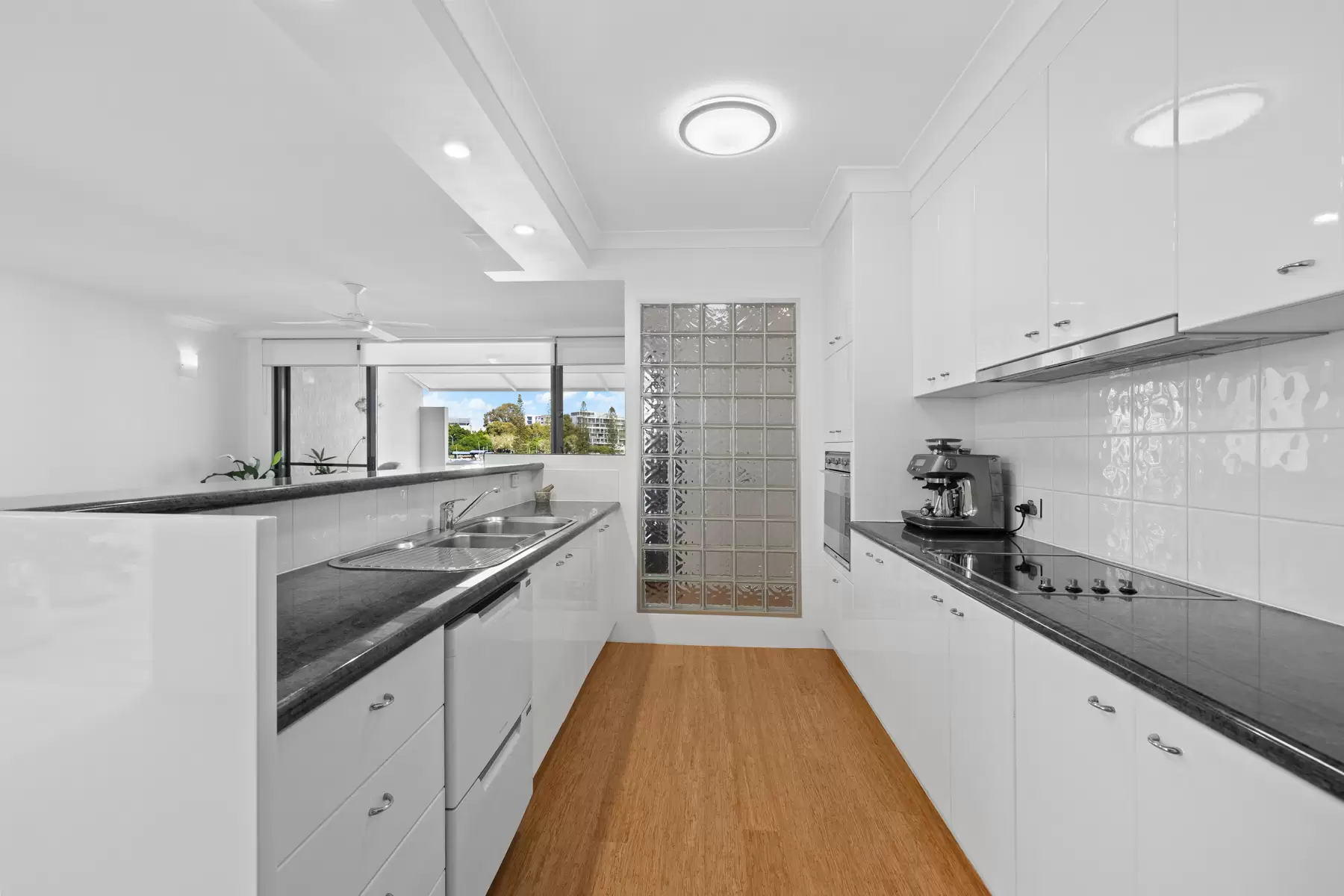 12/20 Masthead Drive, Raby Bay Sold by  - image 1