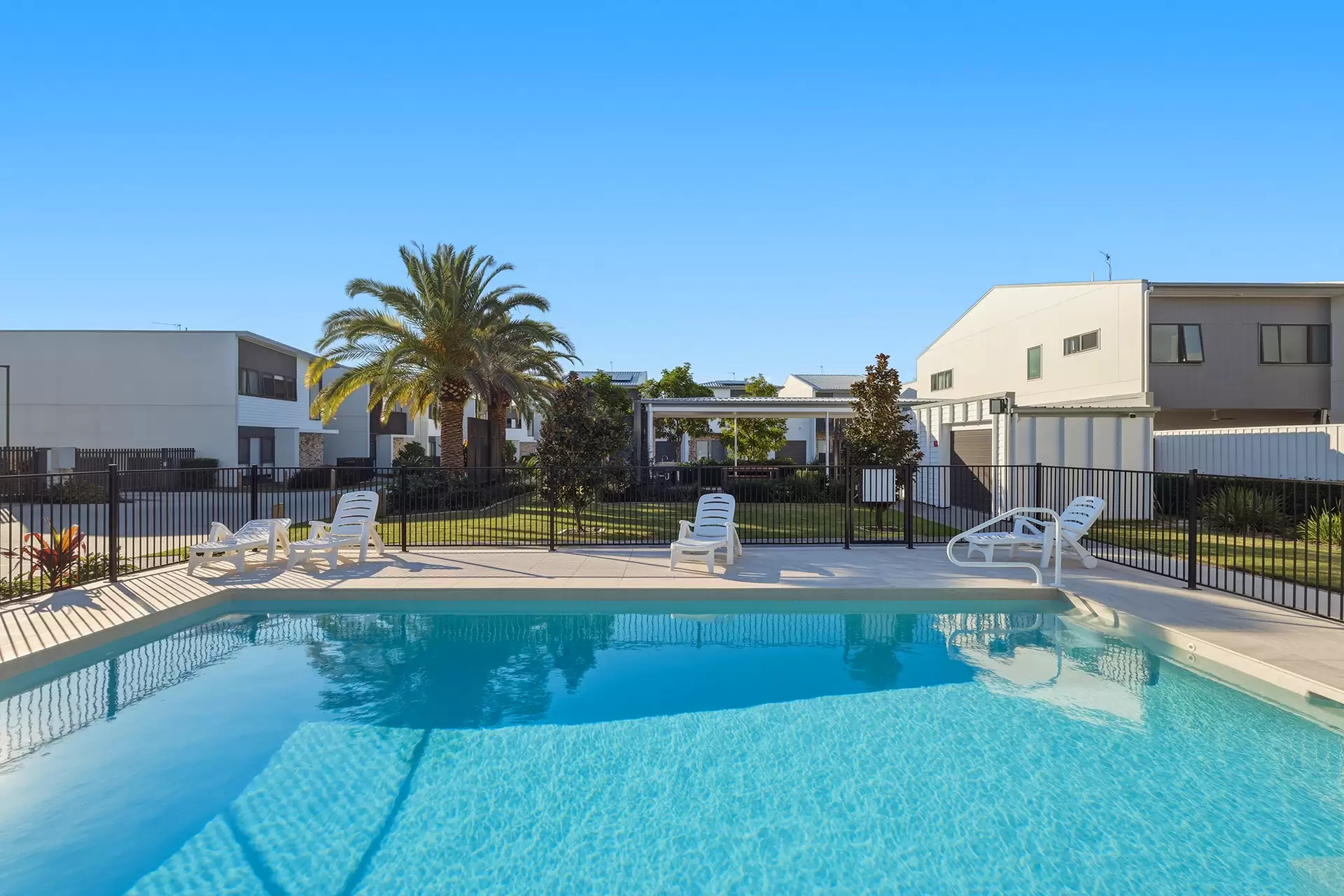 14/191 Marina Quays Boulevard, Hope Island For Sale by Queensland Sotheby's International Realty - image 1