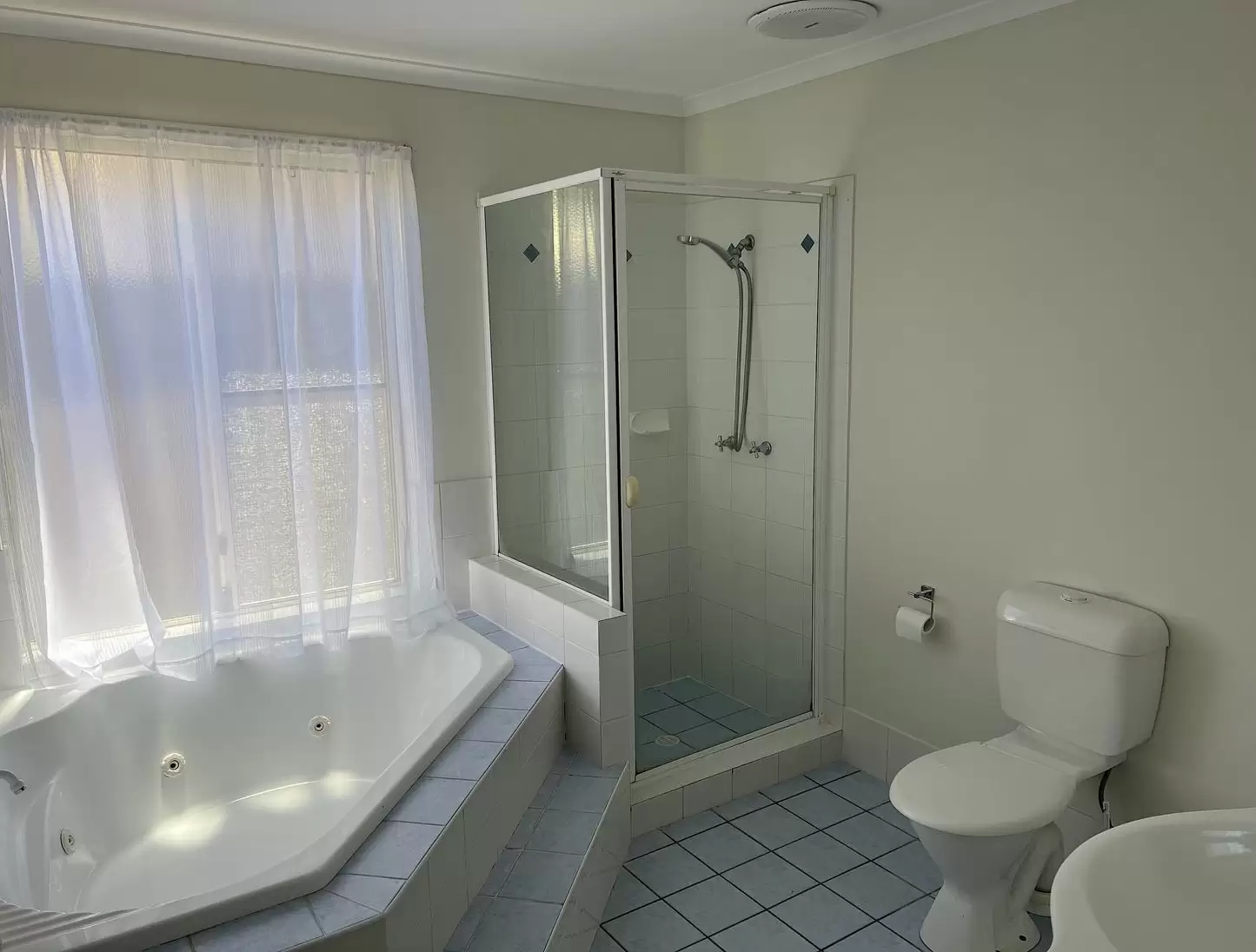 33 Golf Course  Drive, Tewantin Sold by Queensland Sotheby's International Realty - image 1