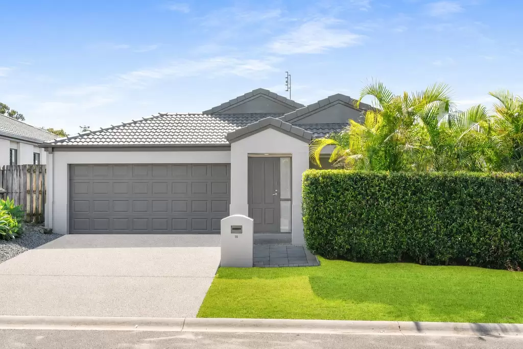 18 Harrow Place, Arundel Sold by Queensland Sotheby's International Realty