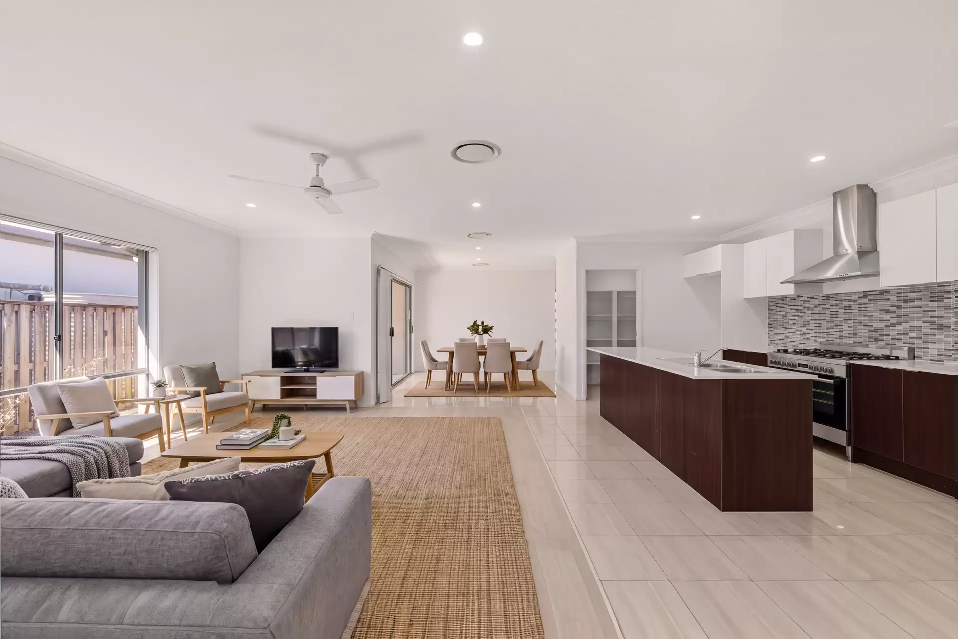 51 Rivermill Terrace, Maudsland For Sale by Queensland Sotheby's International Realty - image 1
