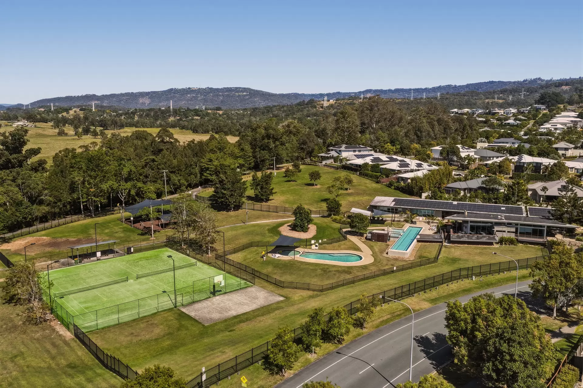 51 Rivermill Terrace, Maudsland For Sale by Queensland Sotheby's International Realty - image 1