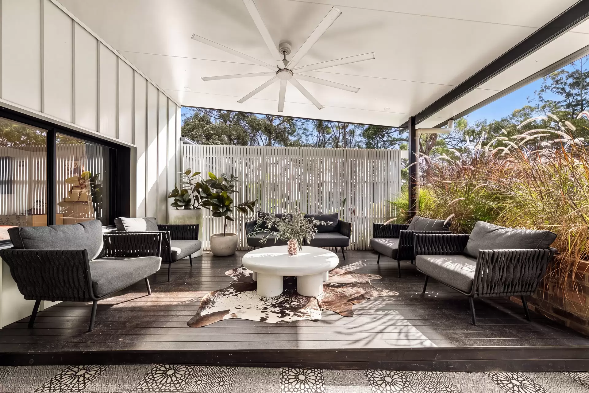 570 Boston Road, Chandler Sold by Queensland Sotheby's International Realty - image 1