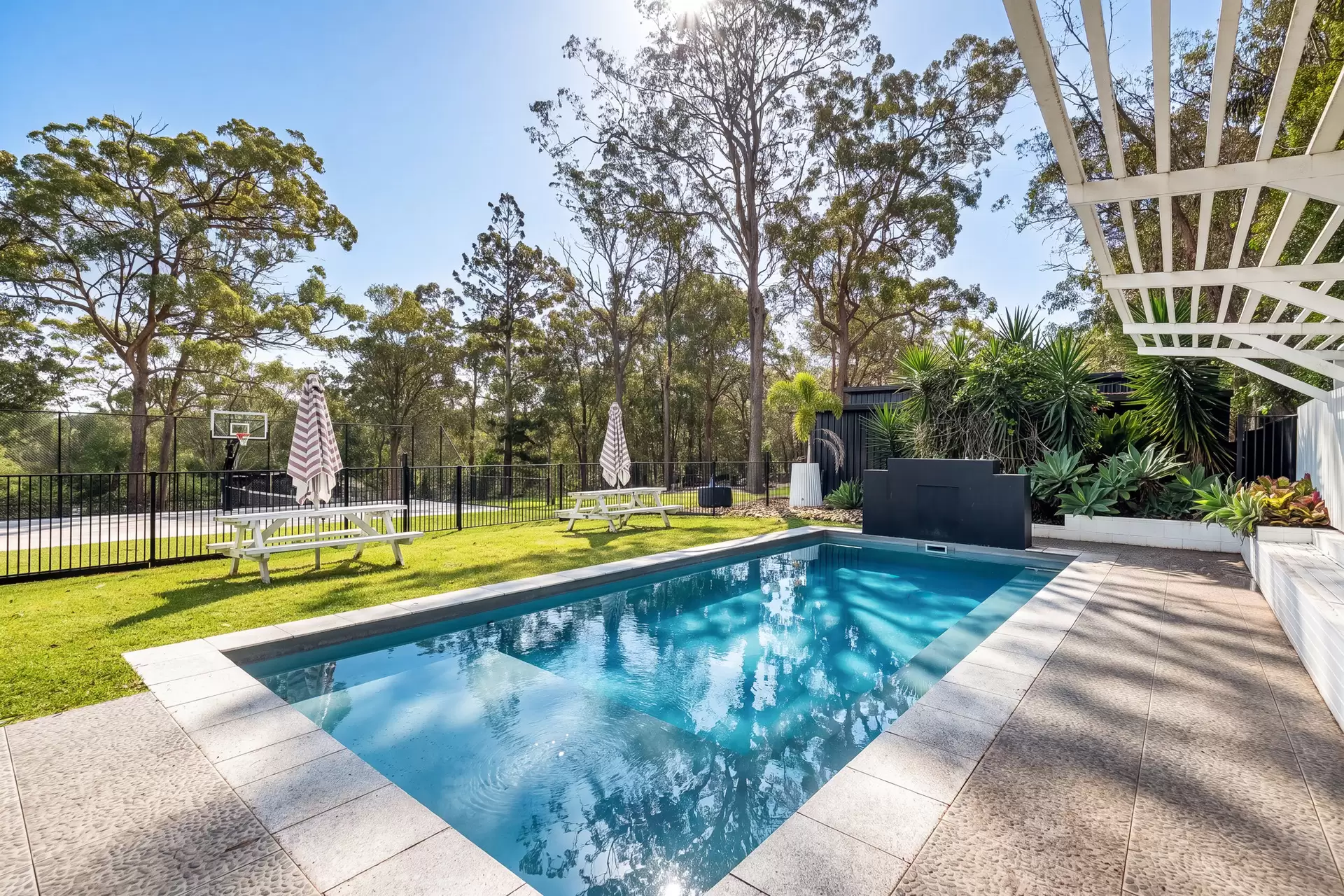 570 Boston Road, Chandler Sold by Queensland Sotheby's International Realty - image 1