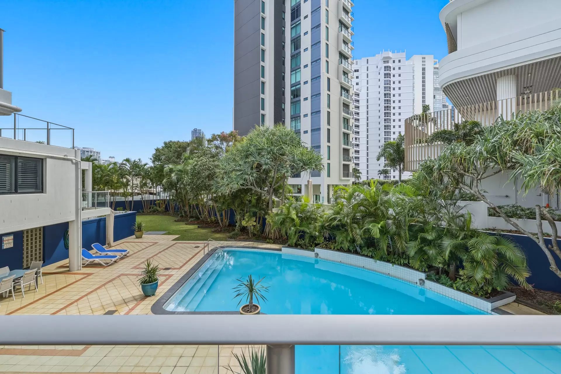 2A/19 Peak Avenue, Main Beach For Sale by Queensland Sotheby's International Realty - image 1