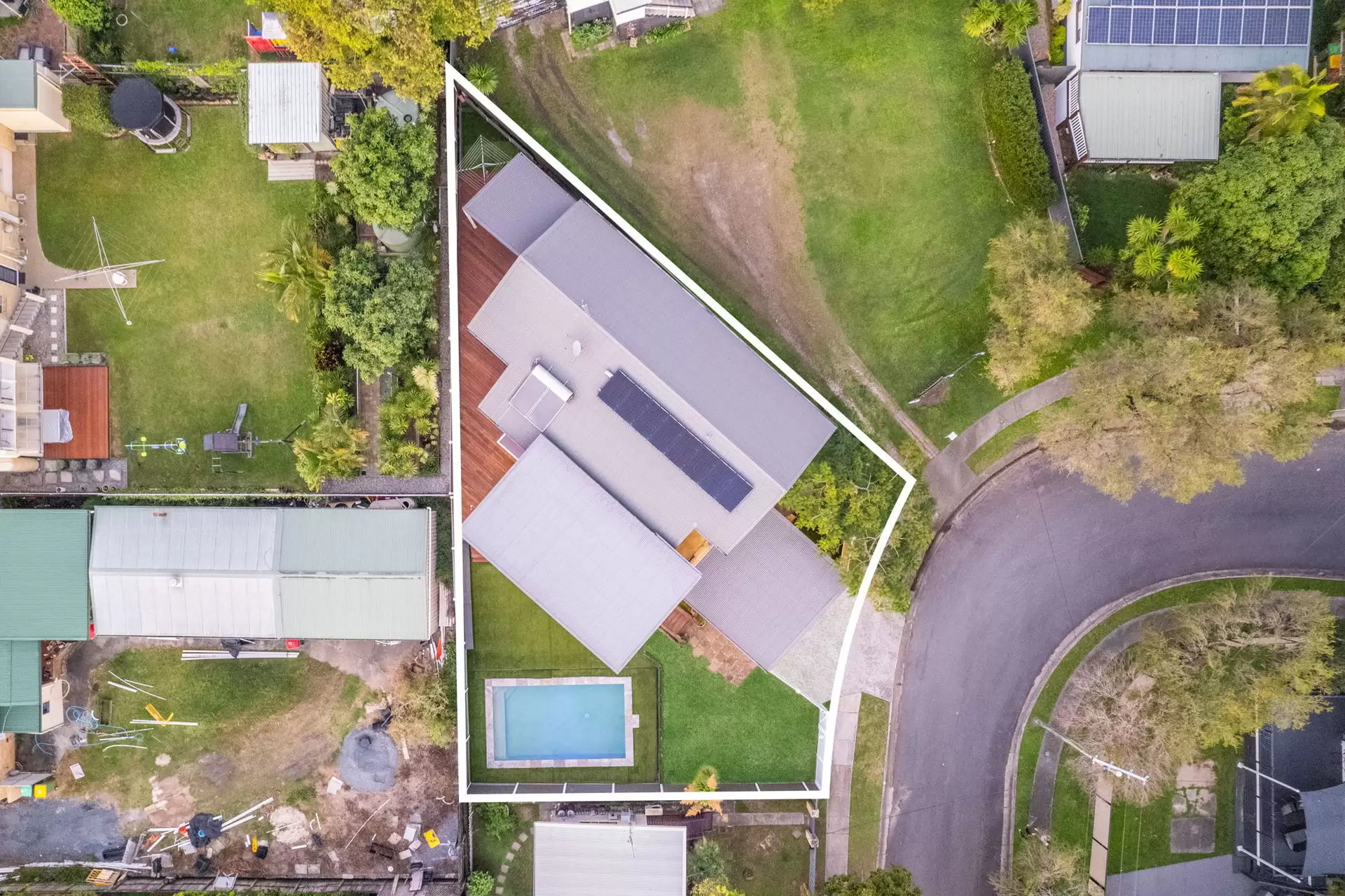 17 Allden  Avenue, Labrador For Sale by Queensland Sotheby's International Realty - image 1