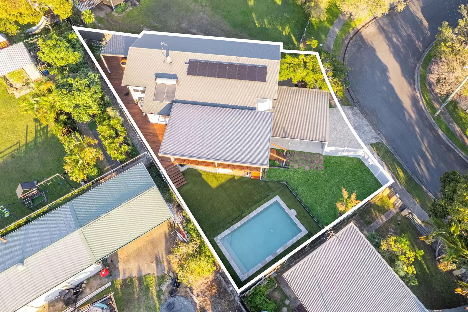 17 Allden  Avenue, Labrador For Sale by Queensland Sotheby's International Realty - image 1