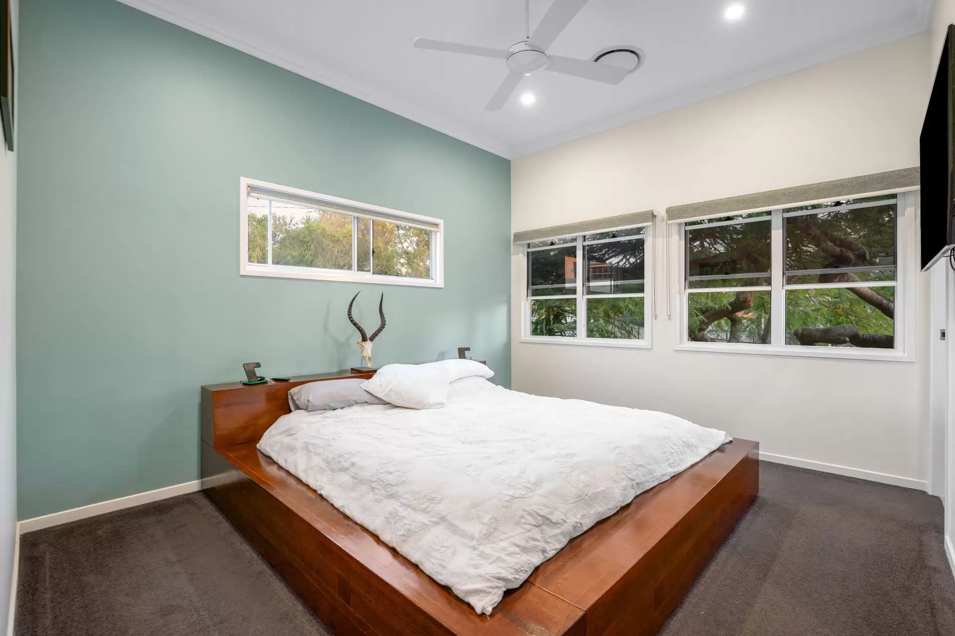 17 Allden  Avenue, Labrador For Sale by Queensland Sotheby's International Realty - image 1