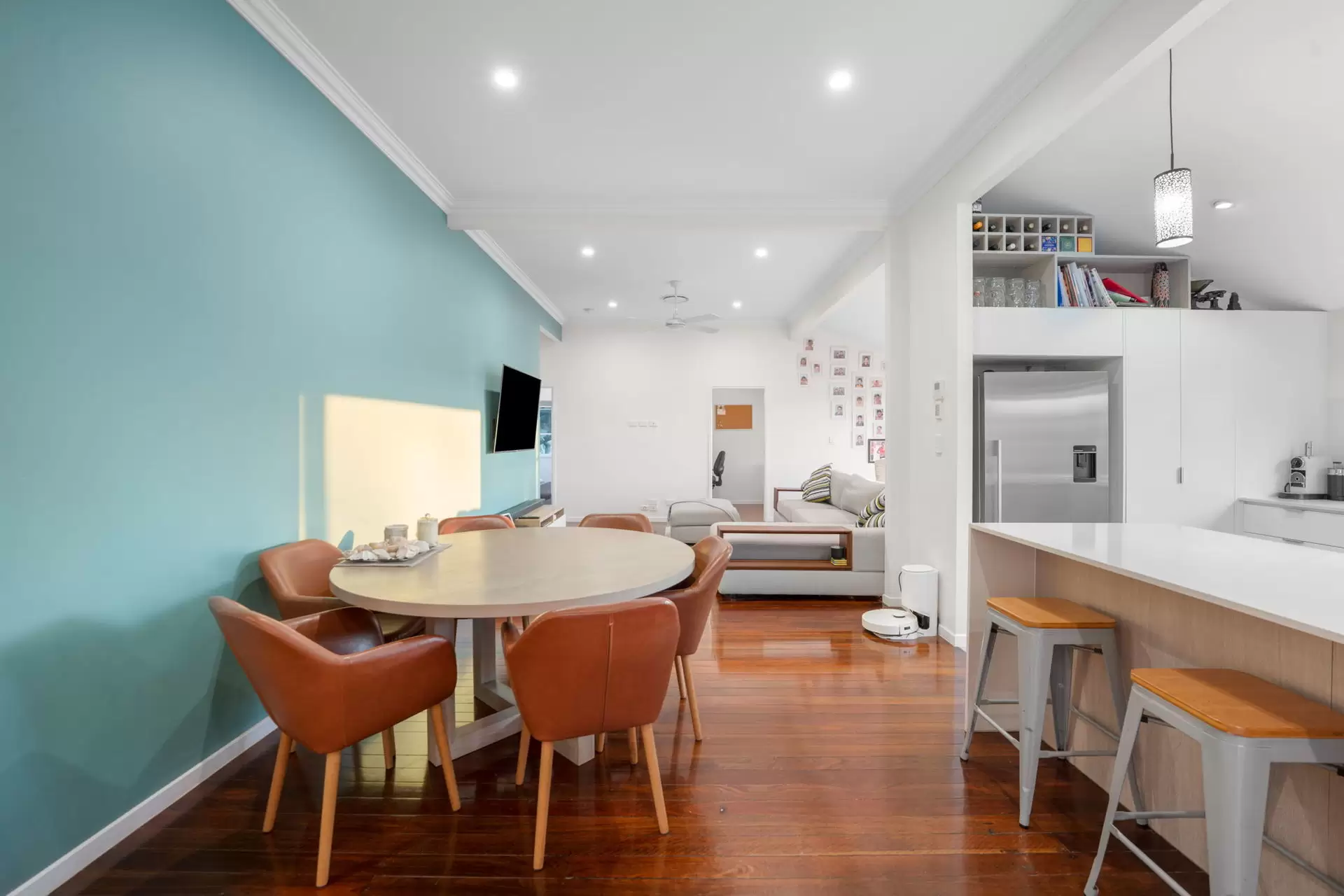 17 Allden  Avenue, Labrador For Sale by Queensland Sotheby's International Realty - image 1