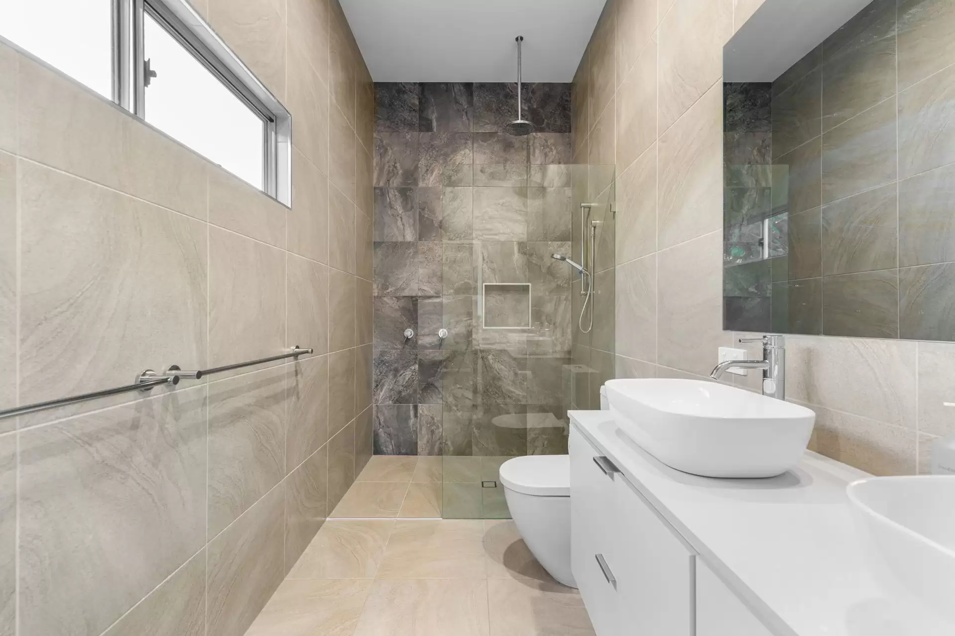 17 Allden  Avenue, Labrador For Sale by Queensland Sotheby's International Realty - image 1