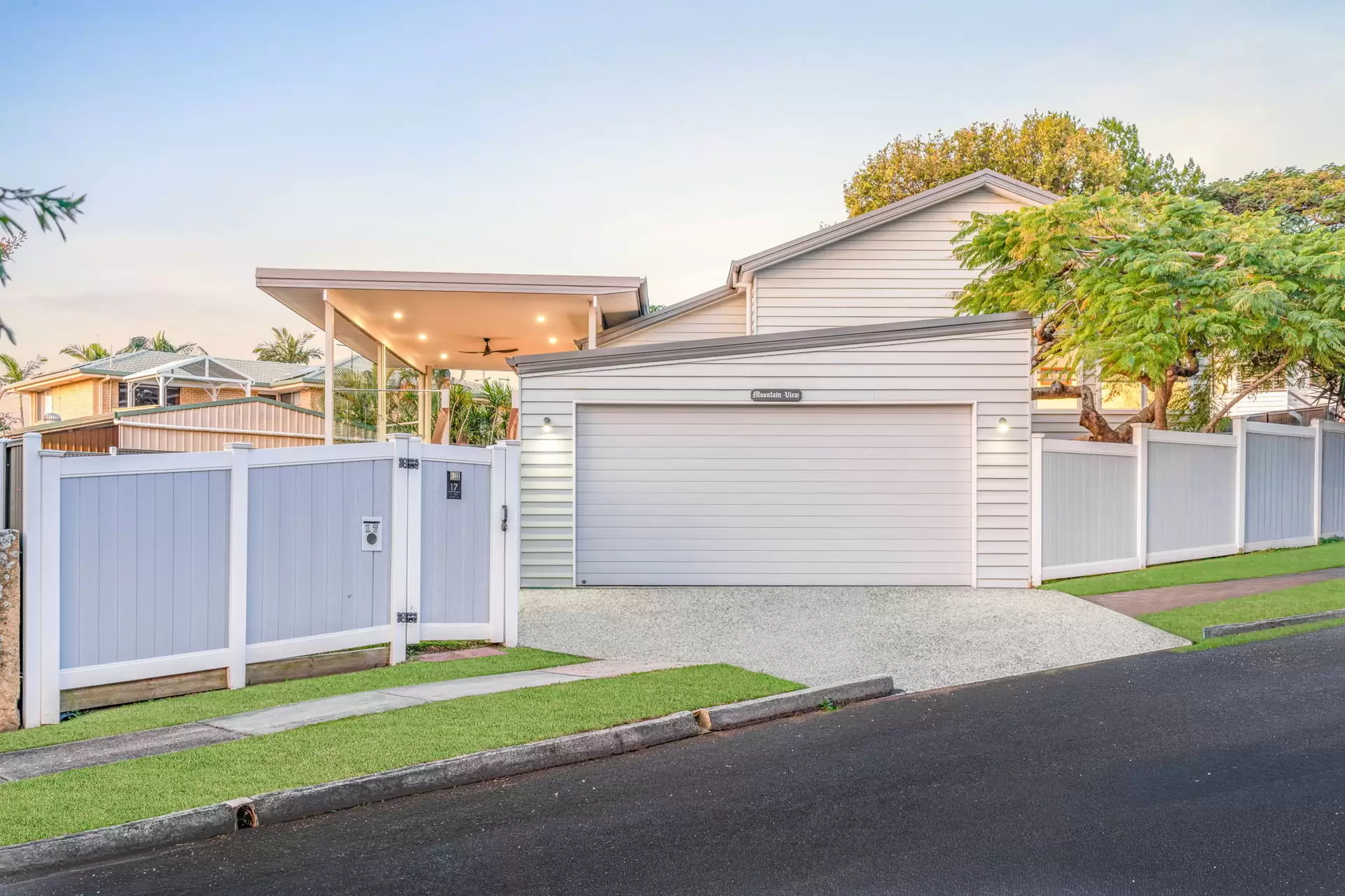 17 Allden  Avenue, Labrador For Sale by Queensland Sotheby's International Realty - image 1