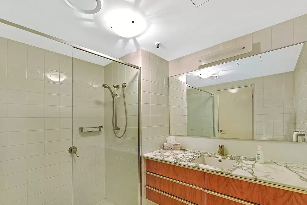 2123/1 Lennie Avenue, Main Beach Sold by Queensland Sotheby's International Realty - image 1