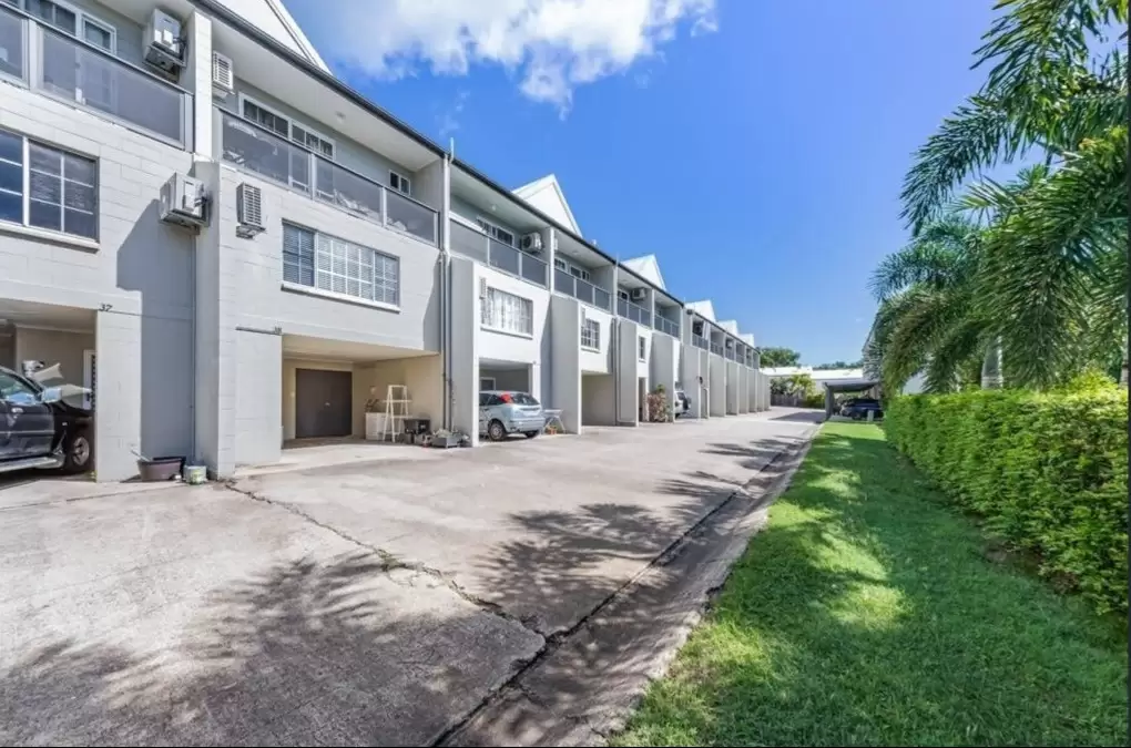 38/3 Eshelby Drive, Cannonvale Sold by Queensland Sotheby's International Realty - image 1