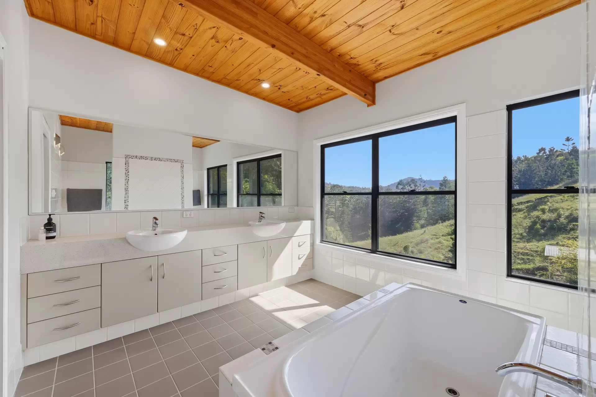 601  Illinbah  Road, Illinbah For Sale by Queensland Sotheby's International Realty - image 1