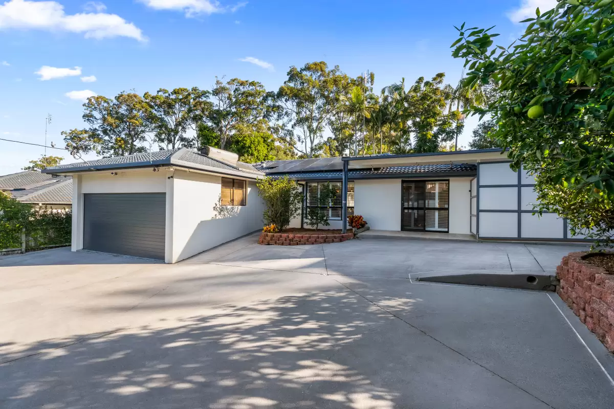 8 Daniel Crescent, Ashmore For Sale by Queensland Sotheby's International Realty - image 1