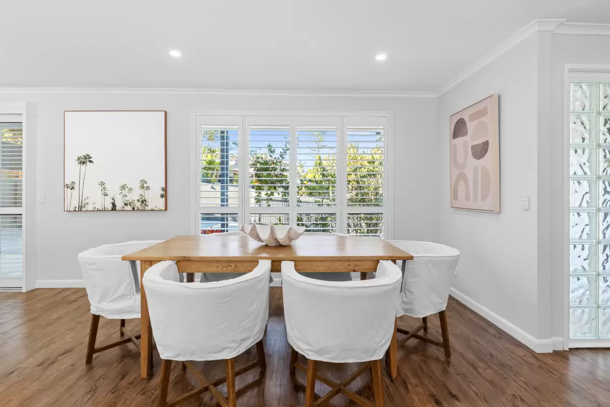 8 Daniel Crescent, Ashmore For Sale by Queensland Sotheby's International Realty - image 1