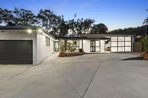 8 Daniel Crescent, Ashmore For Sale by Queensland Sotheby's International Realty