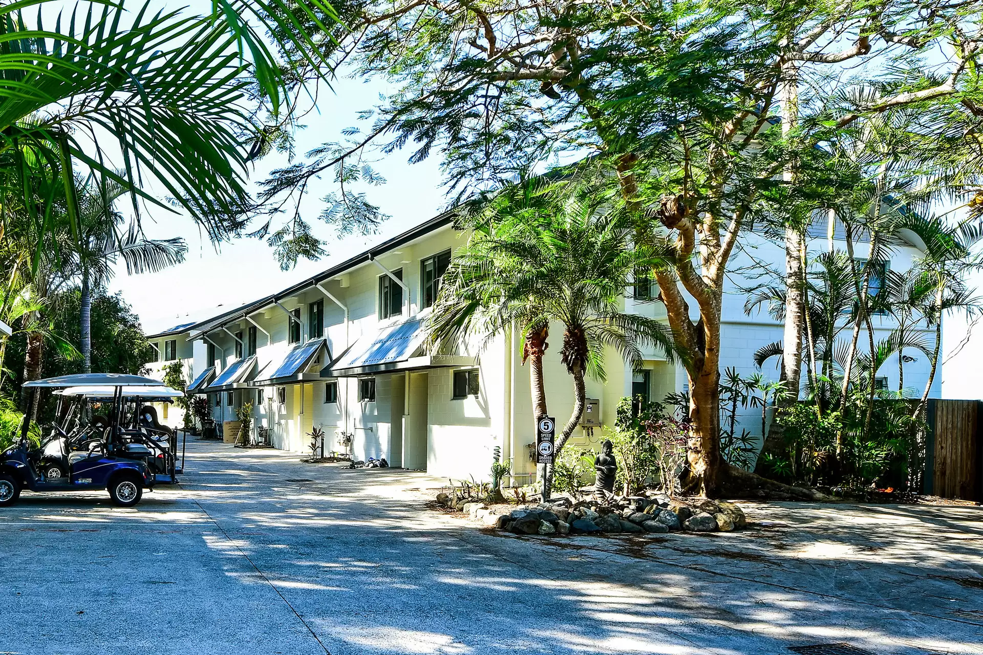 Coral Sea 11, 6 Great Northern Highway, Hamilton Island For Sale by  - image 1