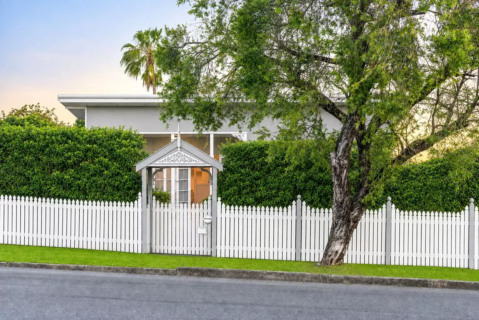 18 Bellevue Parade, Labrador For Sale by Queensland Sotheby's International Realty - image 1