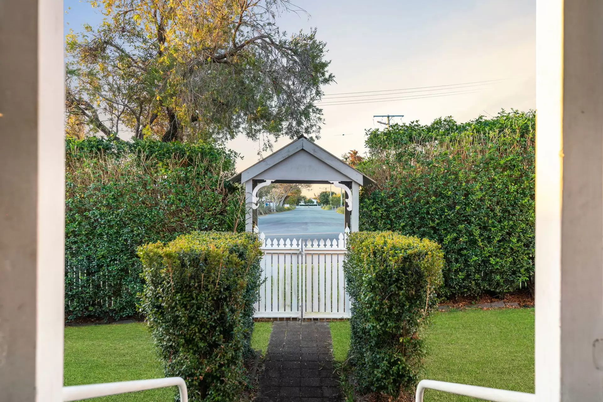 18 Bellevue Parade, Labrador For Sale by Queensland Sotheby's International Realty - image 1
