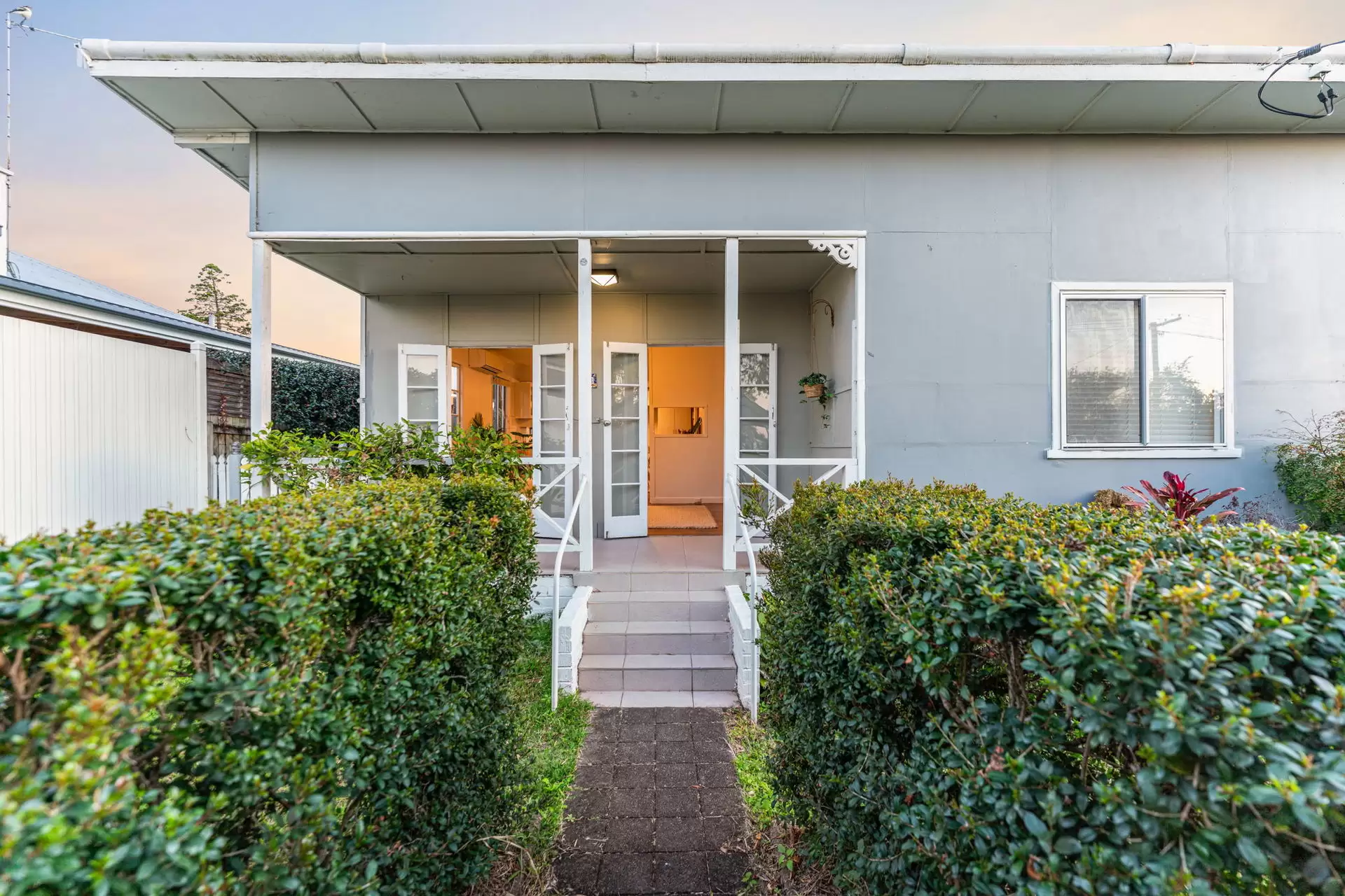 18 Bellevue Parade, Labrador For Sale by Queensland Sotheby's International Realty - image 1