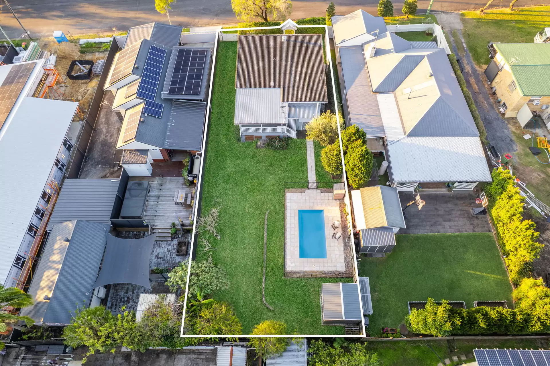 18 Bellevue Parade, Labrador For Sale by Queensland Sotheby's International Realty - image 1