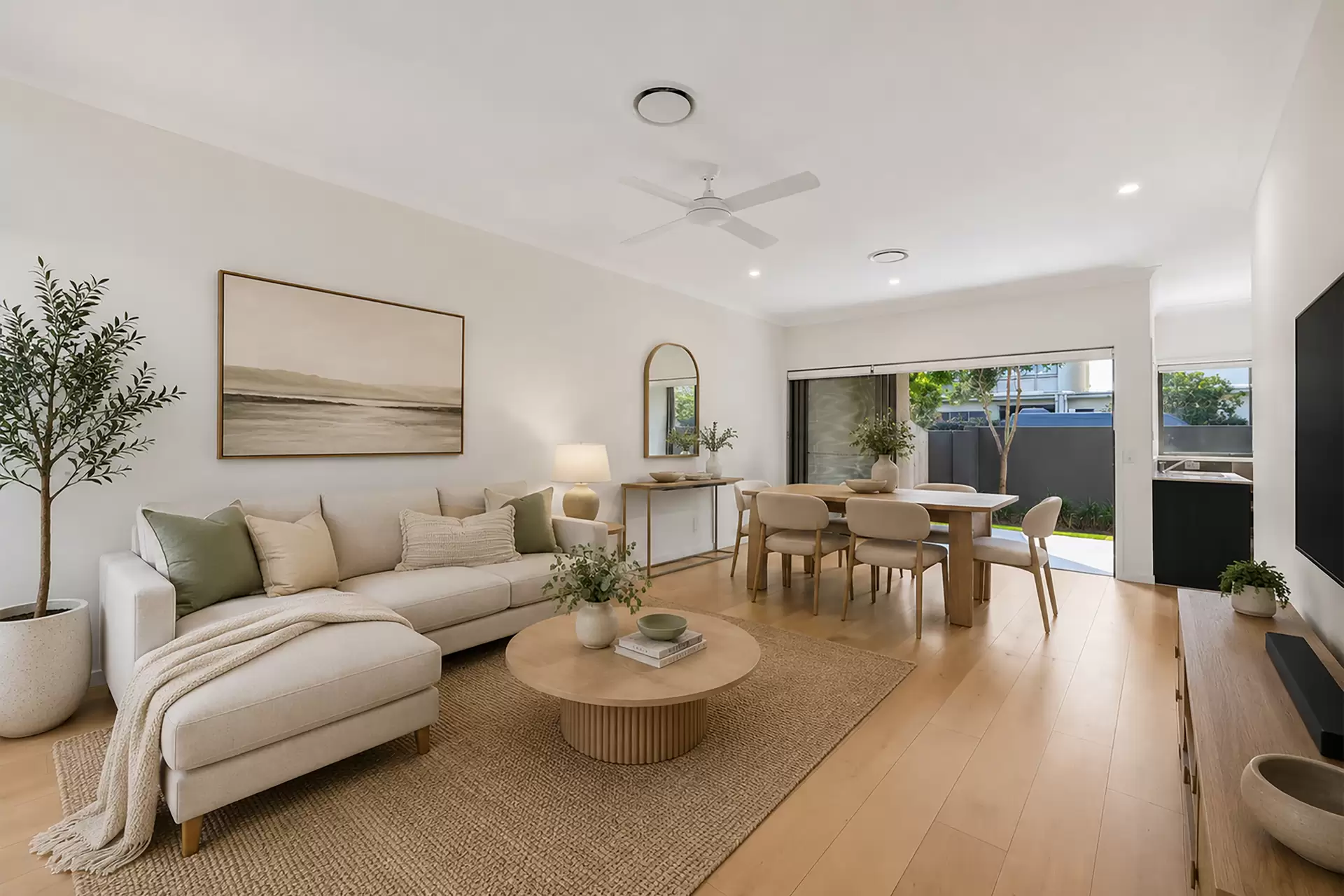 4/191 Marina Quays Boulevard, Hope Island For Sale by Queensland Sotheby's International Realty - image 1