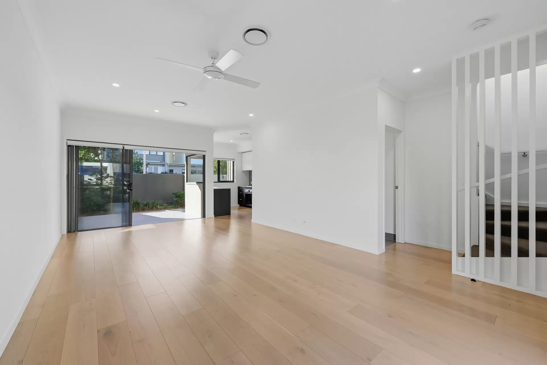 4/191 Marina Quays Boulevard, Hope Island For Sale by Queensland Sotheby's International Realty - image 1
