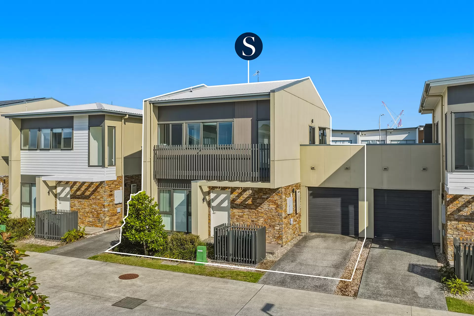 4/191 Marina Quays Boulevard, Hope Island For Sale by Queensland Sotheby's International Realty - image 1