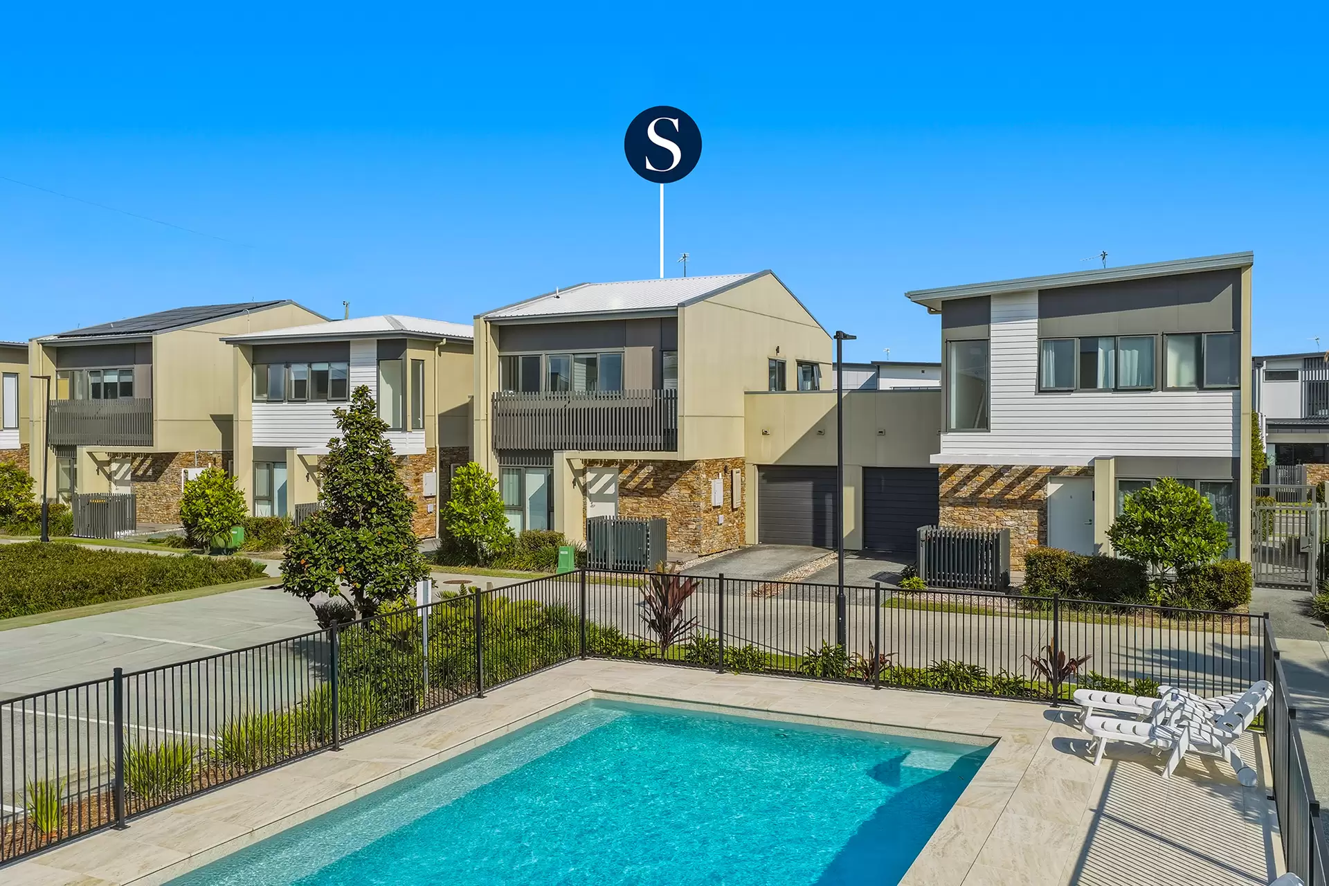 4/191 Marina Quays Boulevard, Hope Island For Sale by Queensland Sotheby's International Realty - image 1