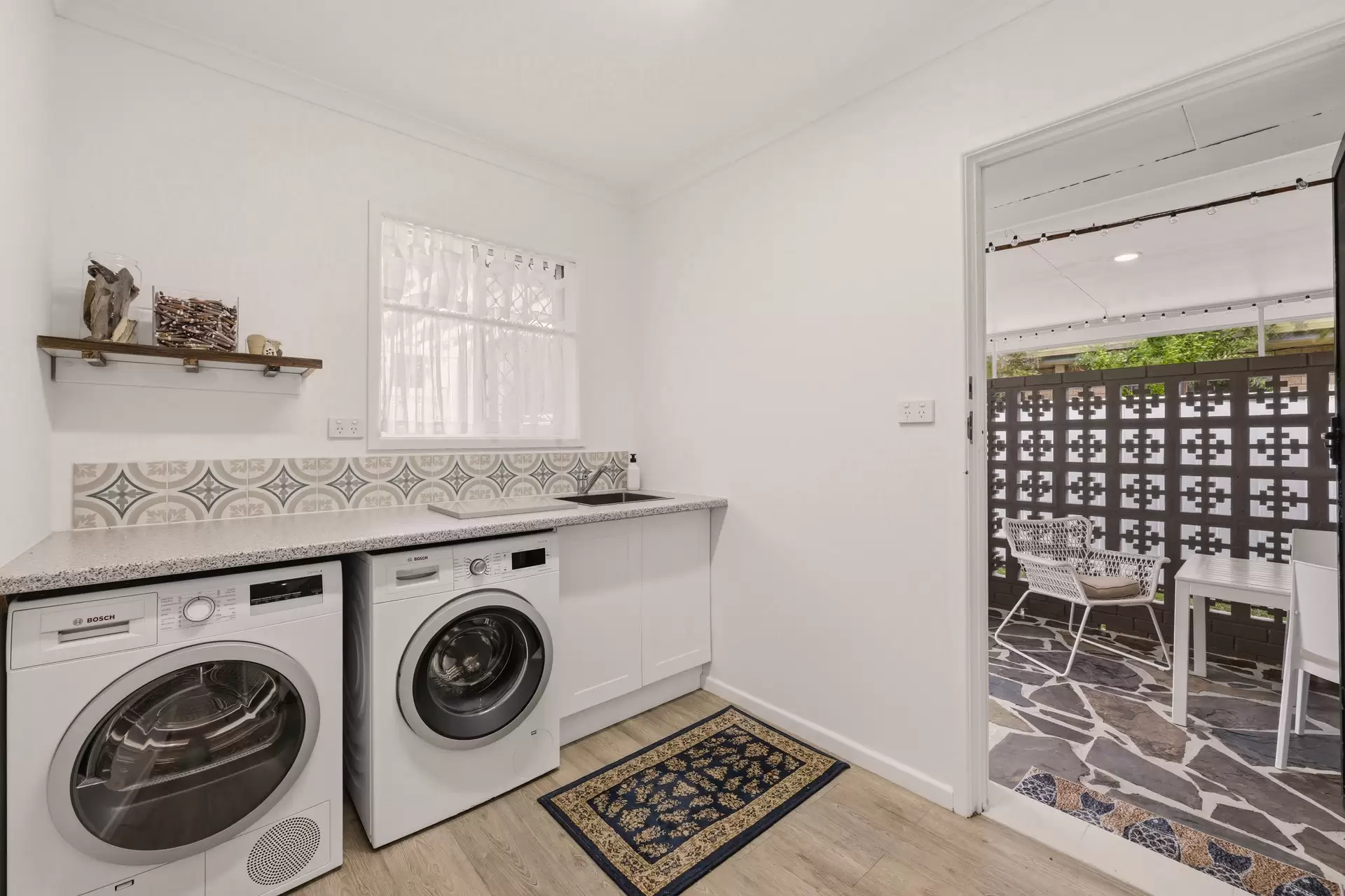 18 Shoveller  Avenue, Paradise Point For Sale by Queensland Sotheby's International Realty - image 1