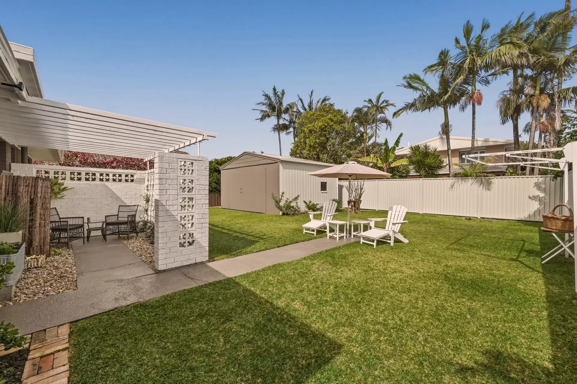 18 Shoveller  Avenue, Paradise Point For Sale by Queensland Sotheby's International Realty - image 1