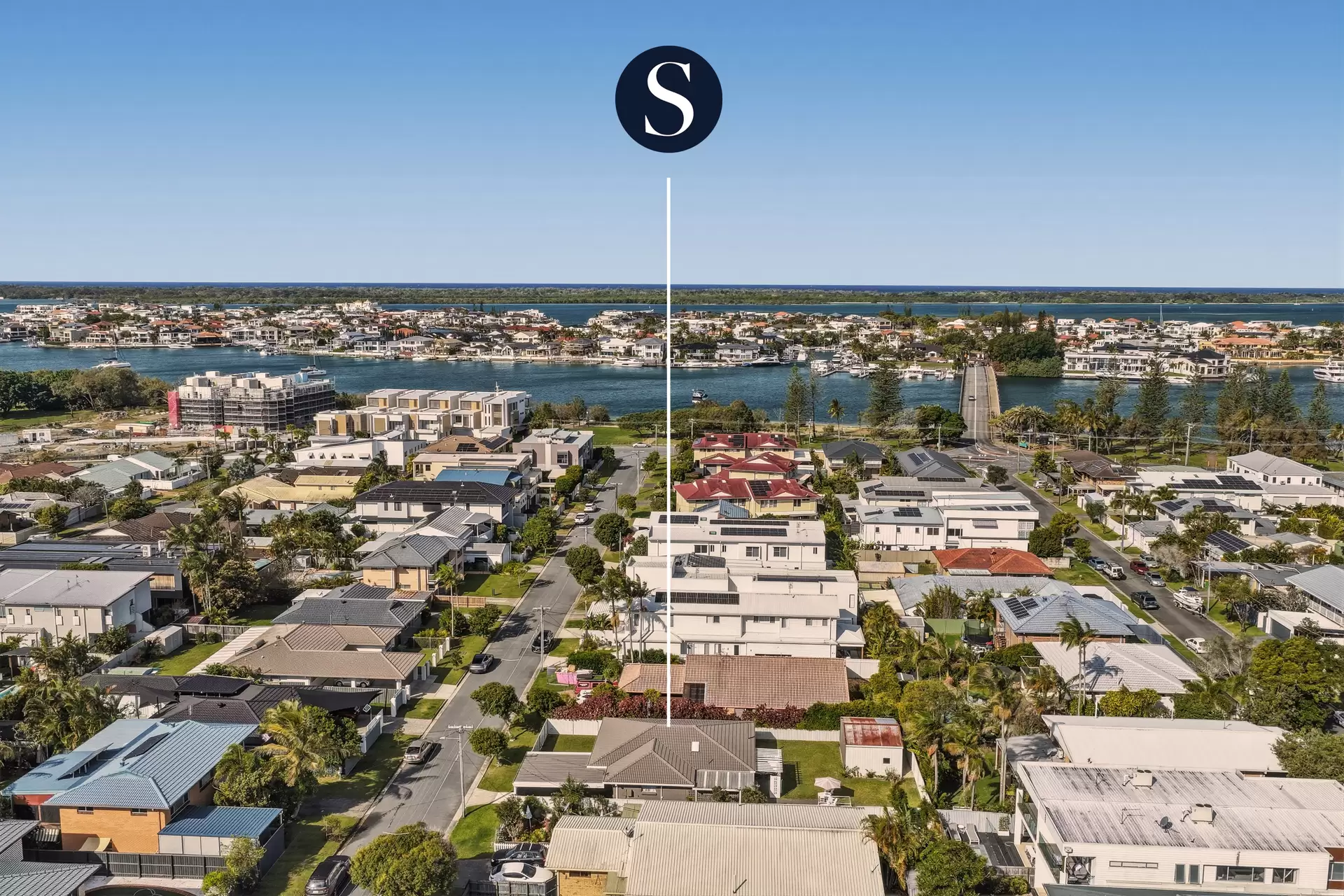 18 Shoveller  Avenue, Paradise Point For Sale by Queensland Sotheby's International Realty - image 1
