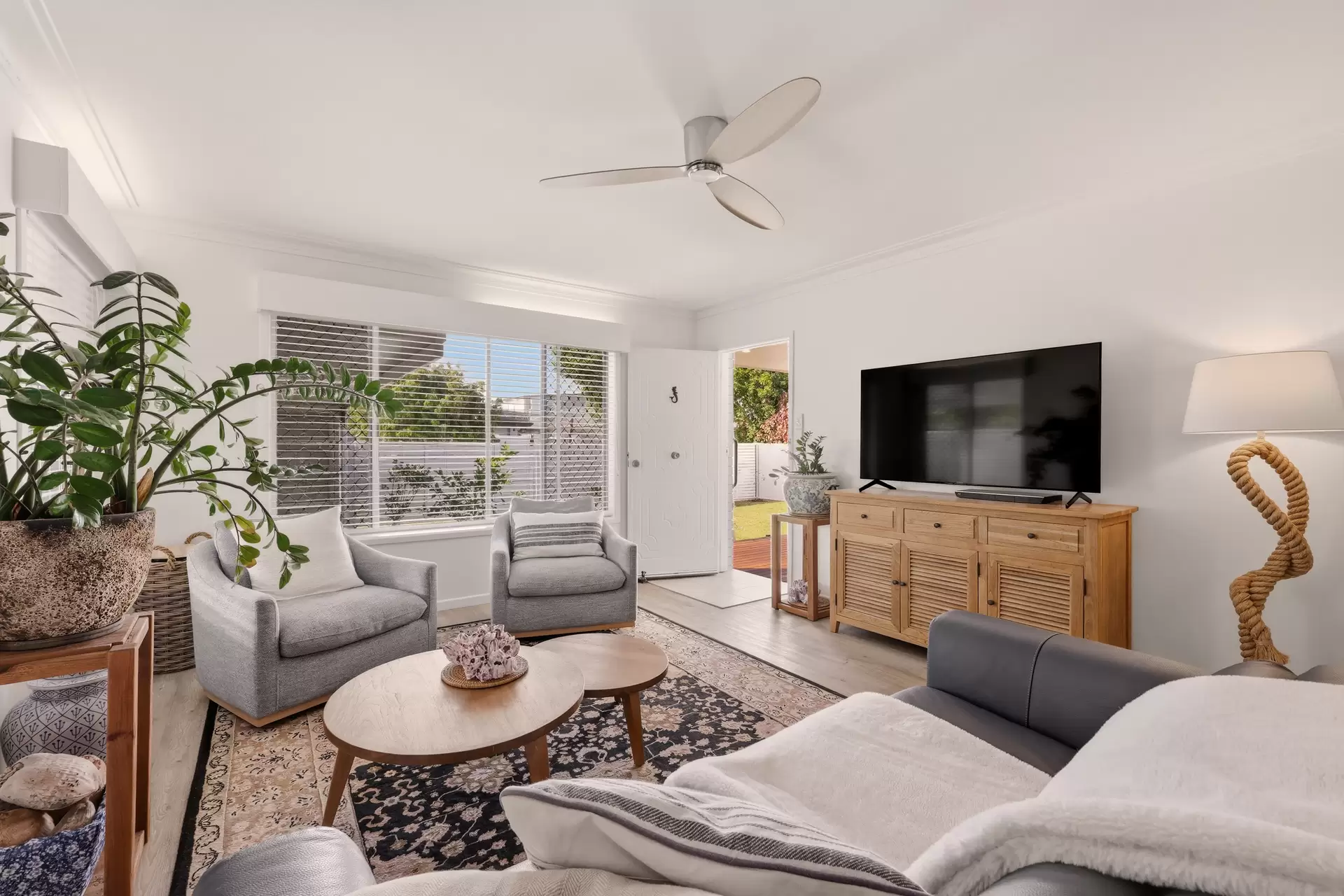 18 Shoveller  Avenue, Paradise Point For Sale by Queensland Sotheby's International Realty - image 1