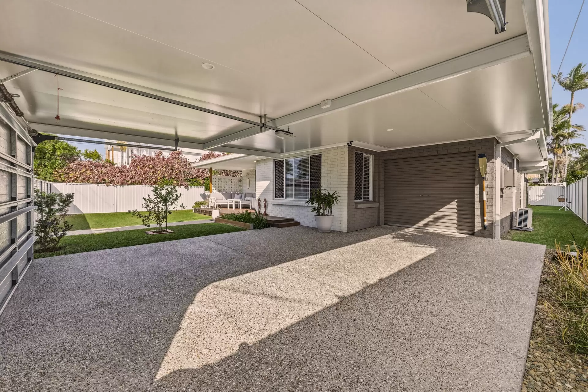 18 Shoveller  Avenue, Paradise Point For Sale by Queensland Sotheby's International Realty - image 1
