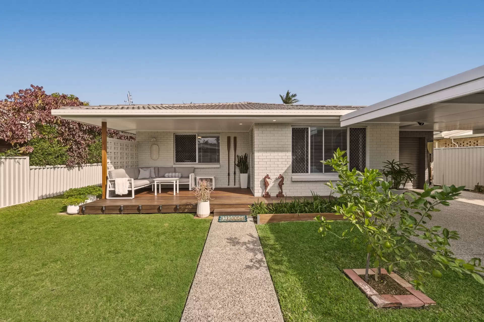 18 Shoveller  Avenue, Paradise Point For Sale by Queensland Sotheby's International Realty - image 1