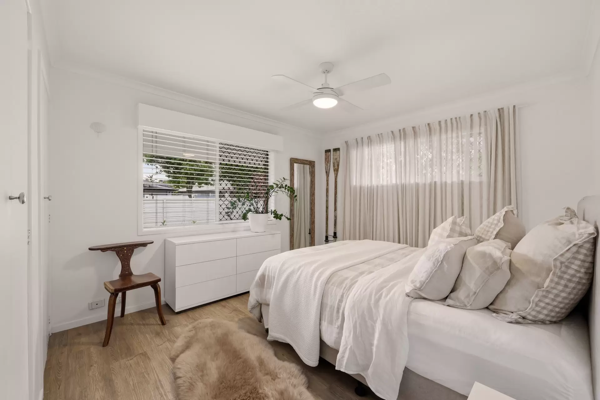 18 Shoveller  Avenue, Paradise Point For Sale by Queensland Sotheby's International Realty - image 1