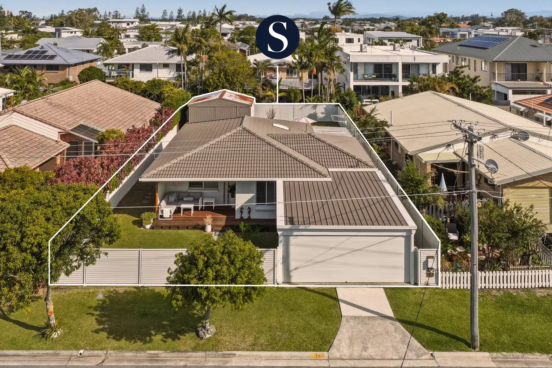 18 Shoveller  Avenue, Paradise Point For Sale by Queensland Sotheby's International Realty - image 1
