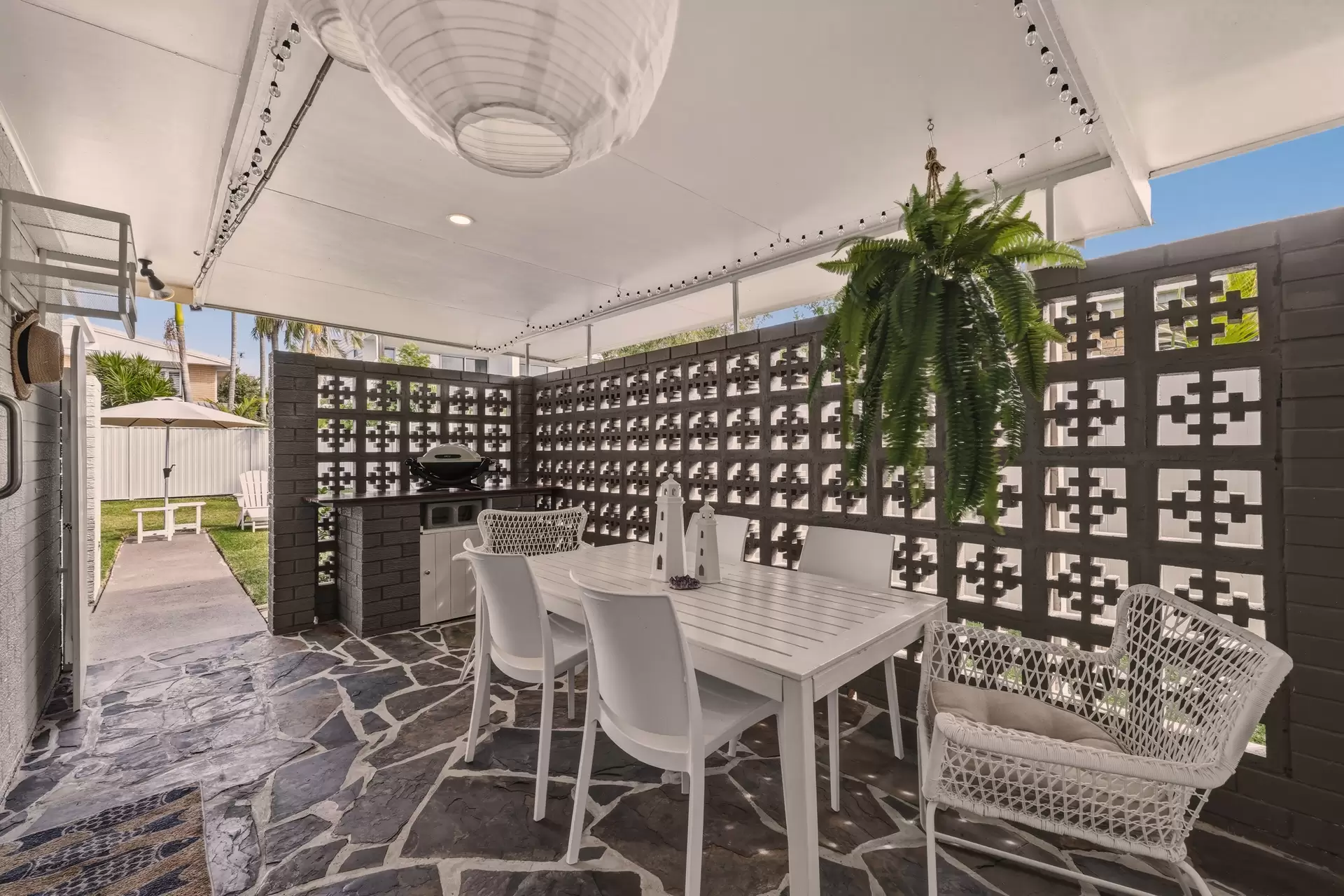 18 Shoveller  Avenue, Paradise Point For Sale by Queensland Sotheby's International Realty - image 1
