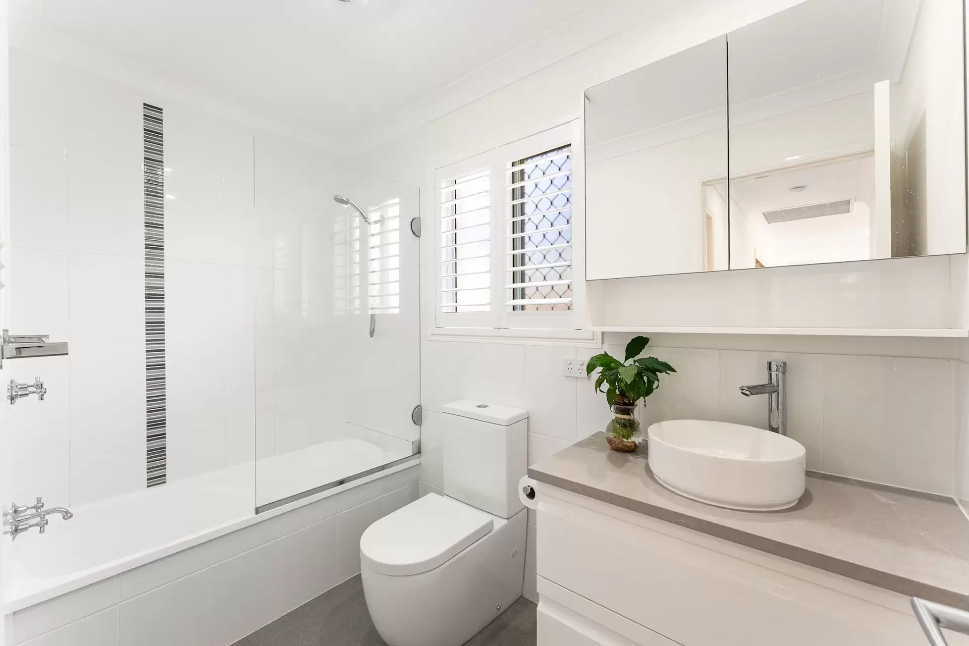 2/33 Gardiners Place, Southport For Sale by  - image 1