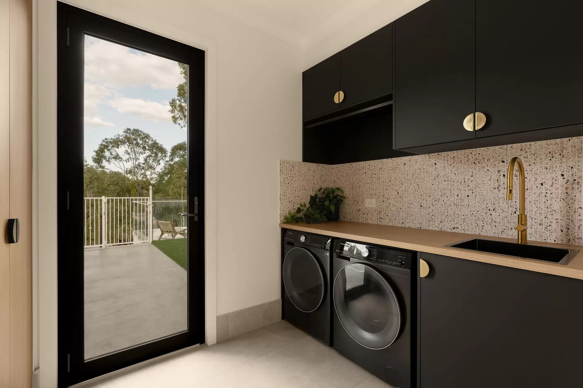 9 Honey Tree Court, Advancetown For Sale by Queensland Sotheby's International Realty - image 1