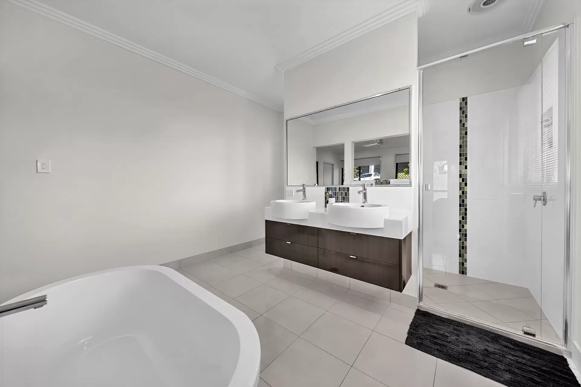 16 Lyndon Court, Cannon Valley For Sale by Queensland Sotheby's International Realty - image 1