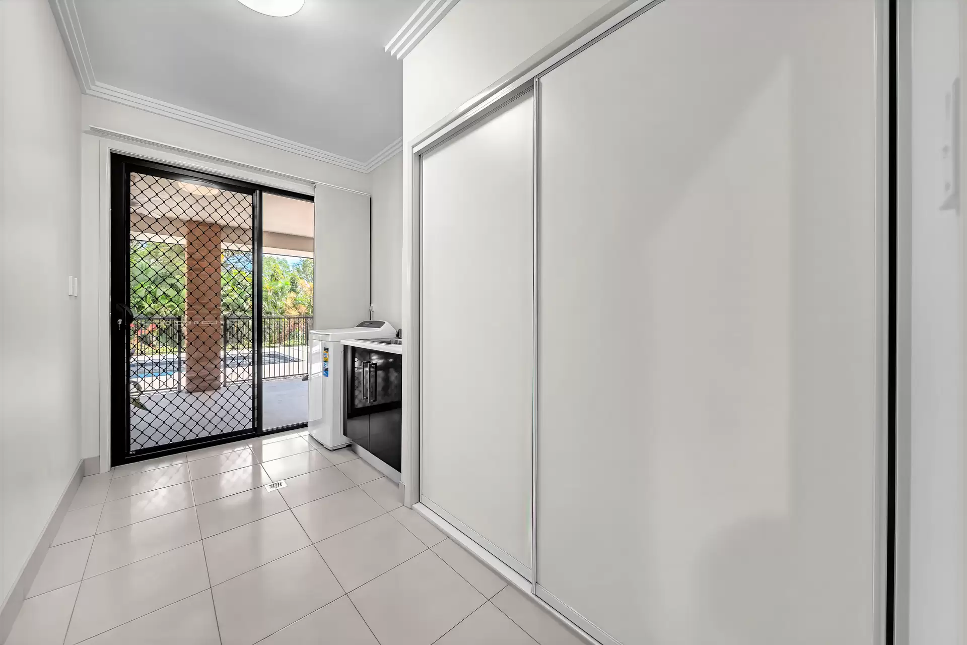 16 Lyndon Court, Cannon Valley For Sale by Queensland Sotheby's International Realty - image 1