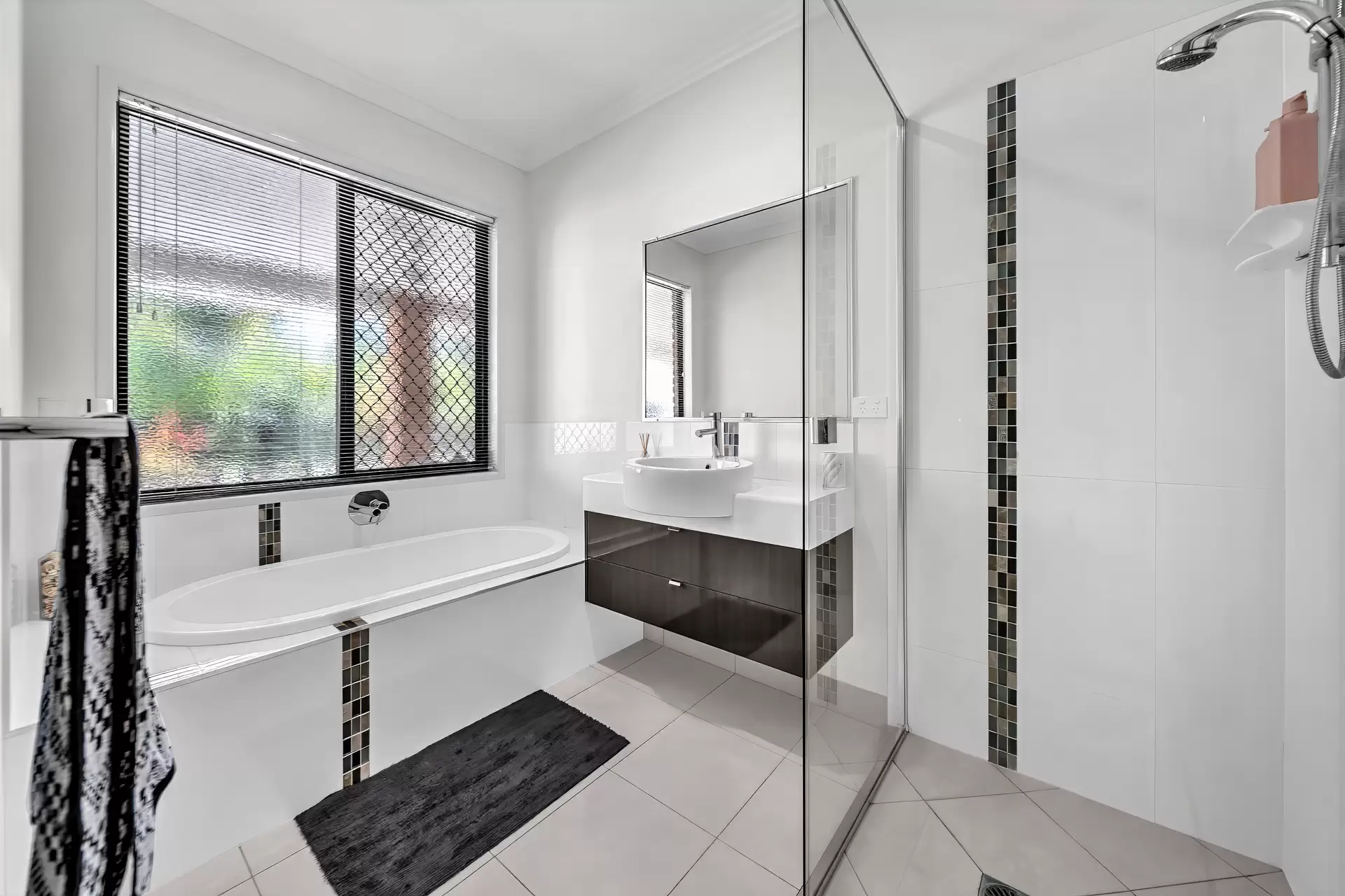 16 Lyndon Court, Cannon Valley For Sale by Queensland Sotheby's International Realty - image 1